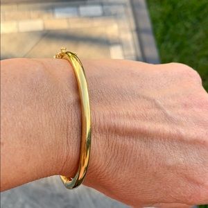 Bangle bracelet